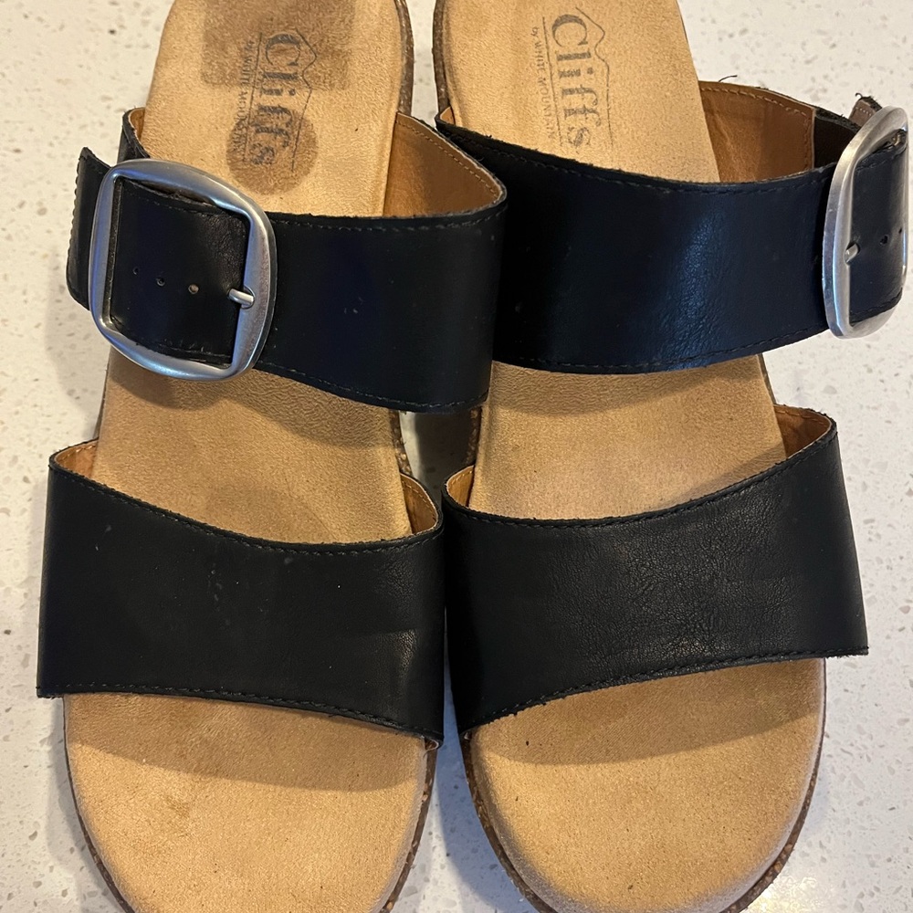 Cliffs by WHITE MOUNTAIN Black wedge platform Sandals 9.5 leather upper